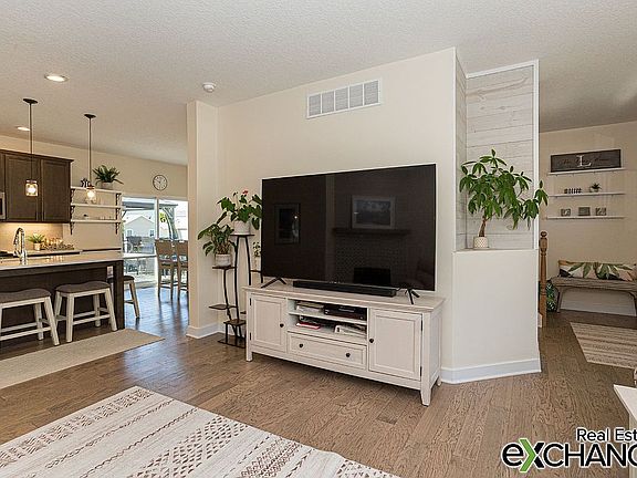 4th image of 3355 Glenbrook Cir N