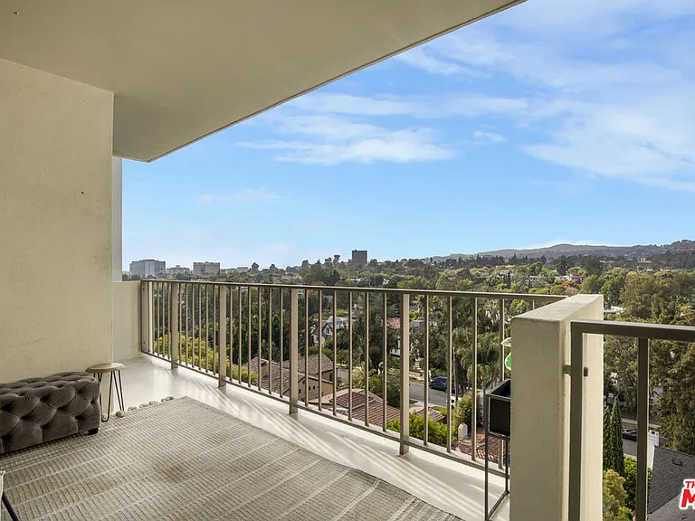10433 Wilshire Blvd #808 — Photo 21