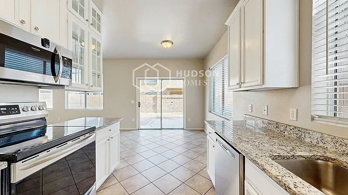 4018 W Irwin Ave — Photo 10