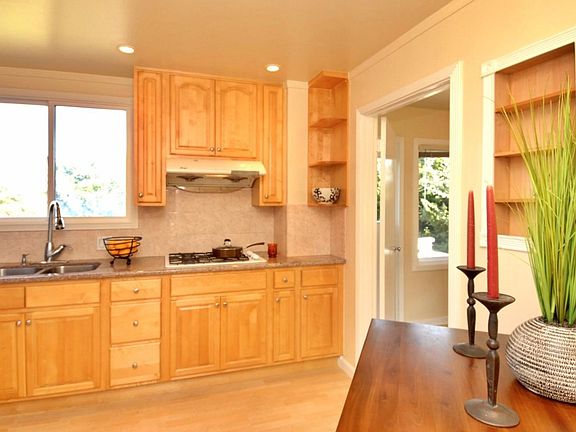 5th image of 220 Verano Dr