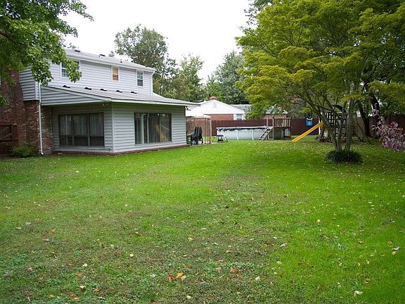 2nd image of 1900 Smith Farm Cir