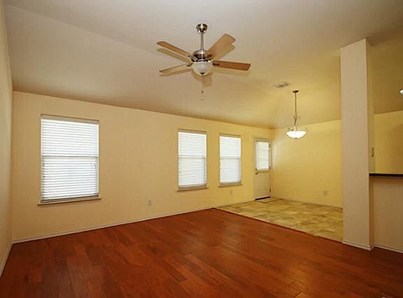 5th image of 205 Lakefront Dr