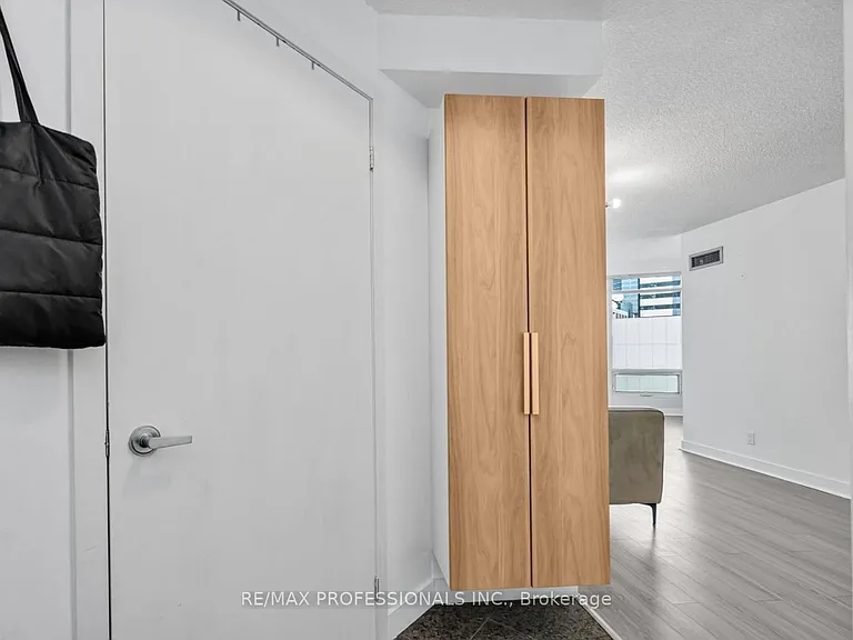 361 Front St W #802 — Photo 13