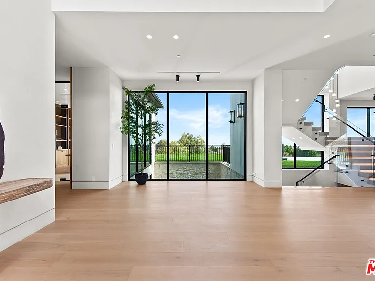 5340 Whitman Rd — Photo 4