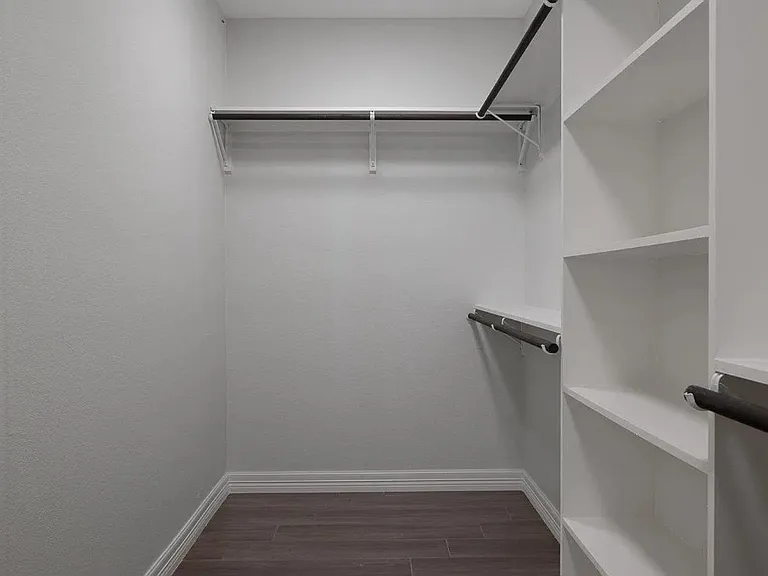 423 Pitaya Ln — Photo 2