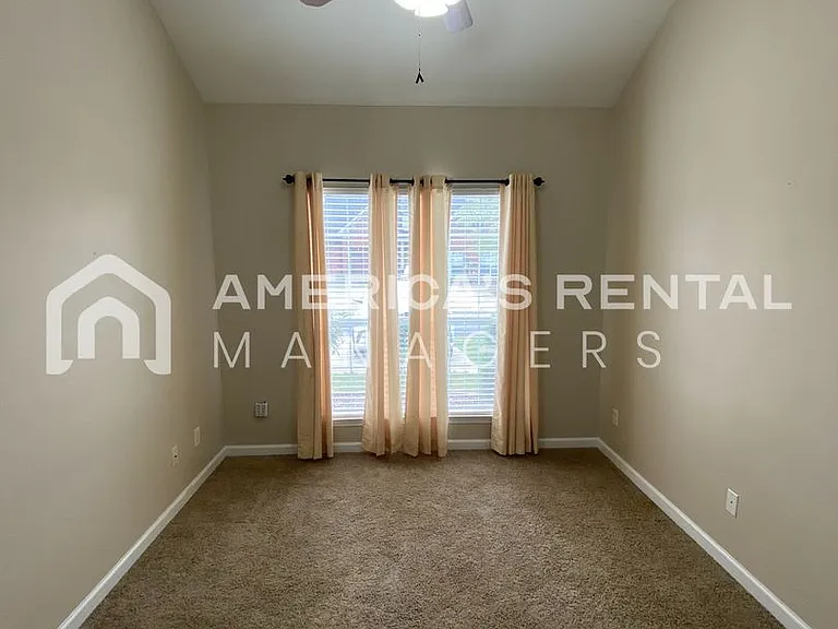 2807 Southwood Ln — Photo 16
