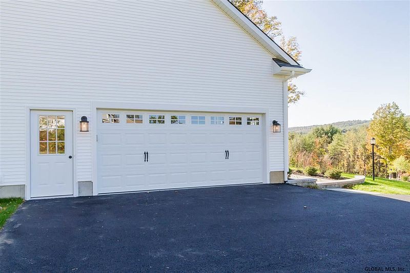 5th image of 12 RIDGE VIEW Road