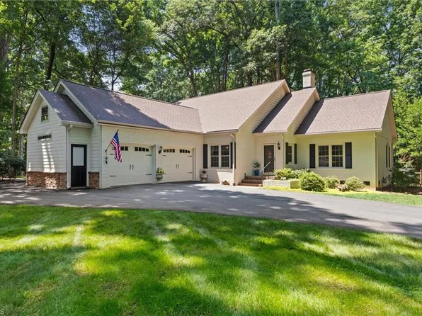 3805 Tangle Oak Dr, Clemmons, NC 27012