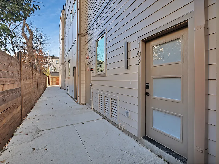 2815 Weisenberger St #201 — Photo 27