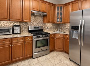 7043 69th St APT 2R, Ridgewood, NY 11385