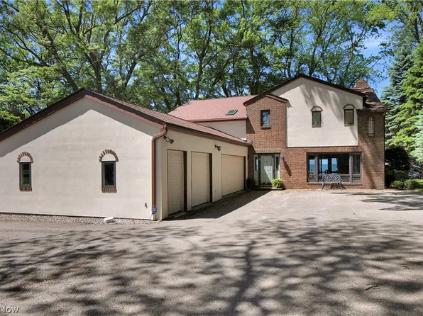 6035 Shore Dr, Madison, OH 44057