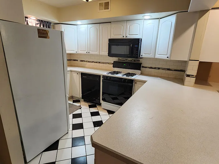 17 King Charles Ct — Photo 11
