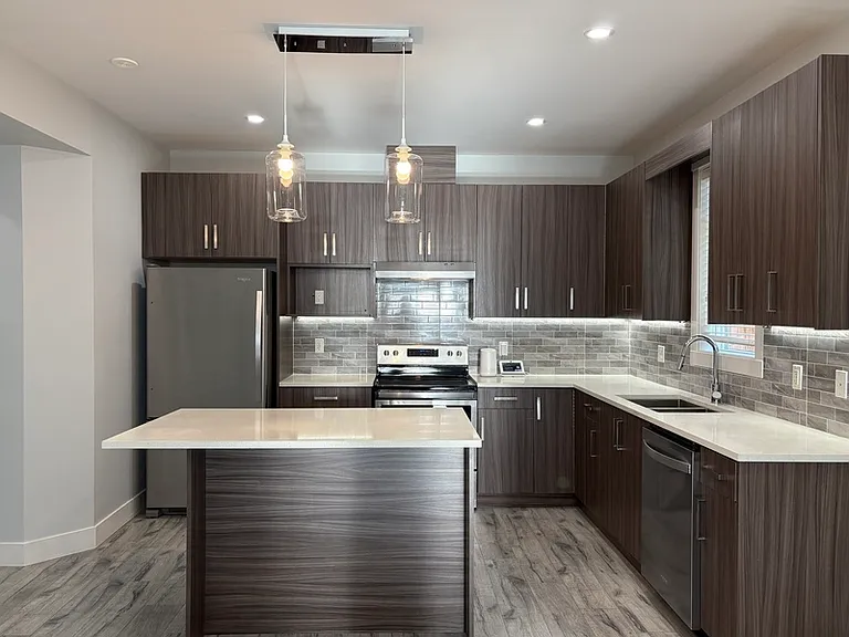 1025 Stockwell Ave #3 — Photo 21