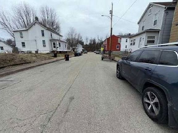 Exterior Neighborhood (street photo)