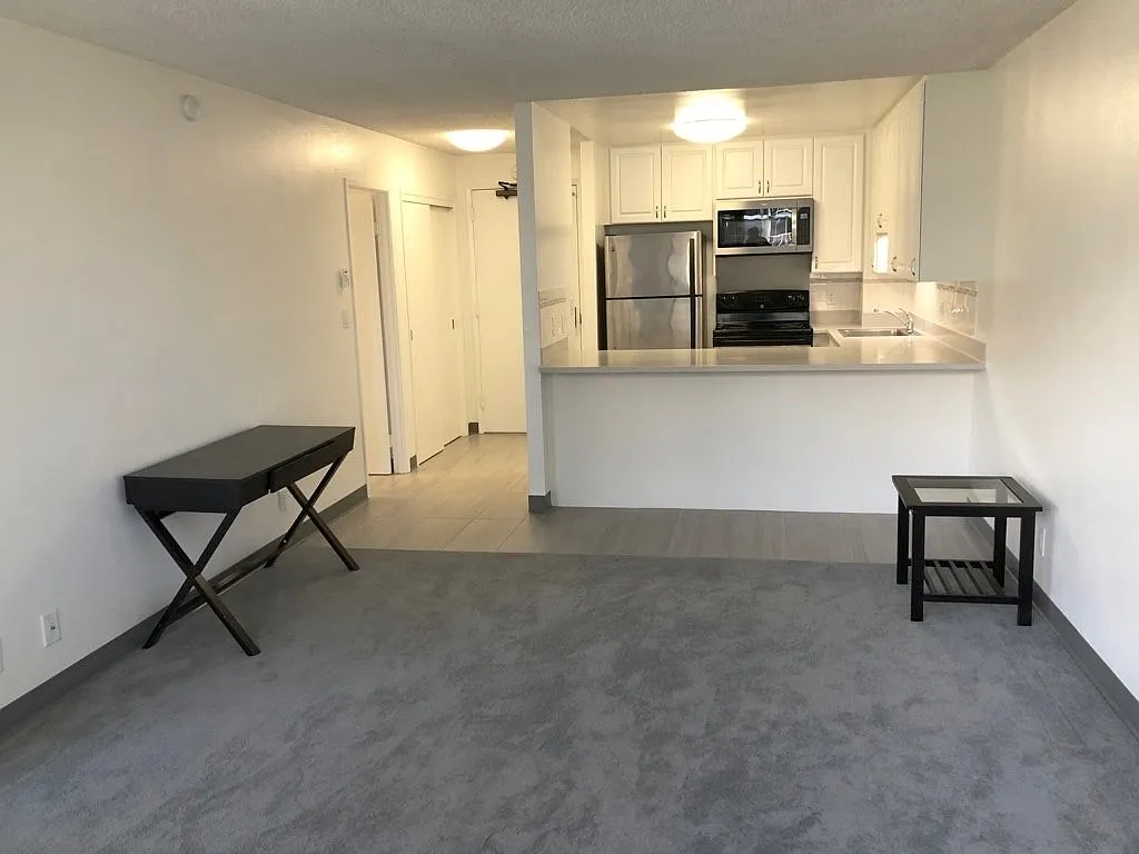 Kukui Plaza Ewa Tower — Photo 1