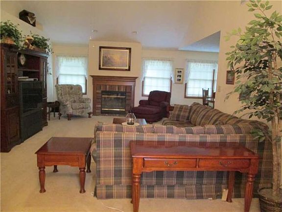 2nd image of 1037 Woodridge #23