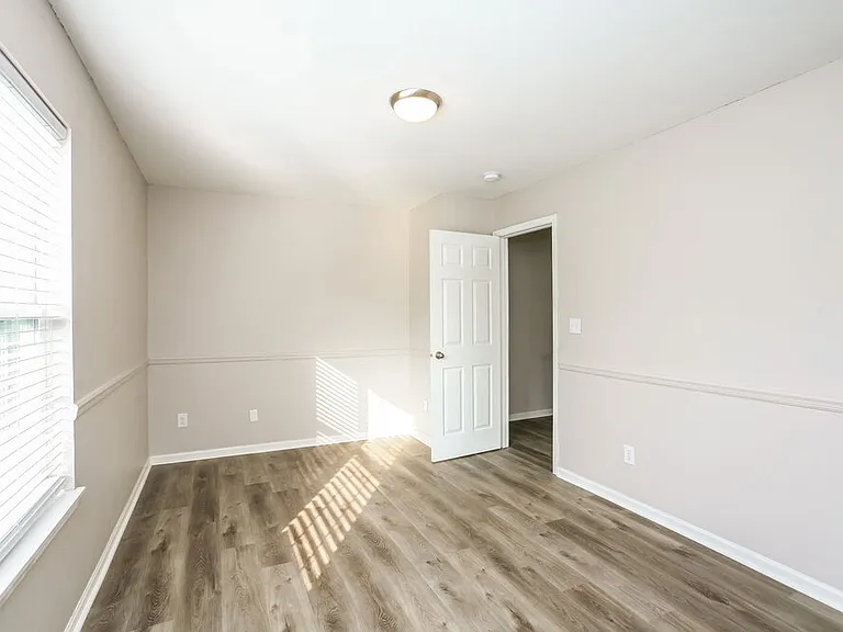 9761 Trail Dr — Photo 14