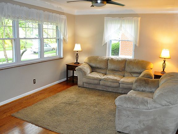 5th image of 173 Ireland Ave