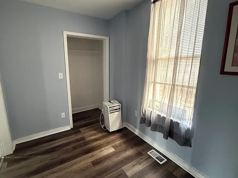 2101 S Marshall Blvd #1E — Photo 10