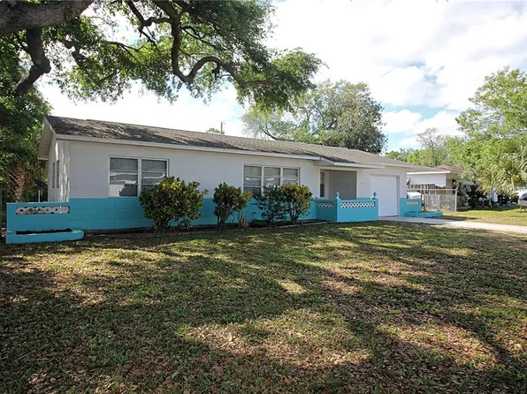 6611 Kent Dr N, Saint Petersburg, FL 33702