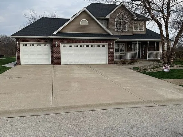 636 S Walnut St, Manteno, IL 60950