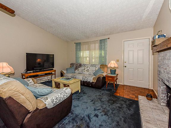 4th image of 2140 Mark Ln