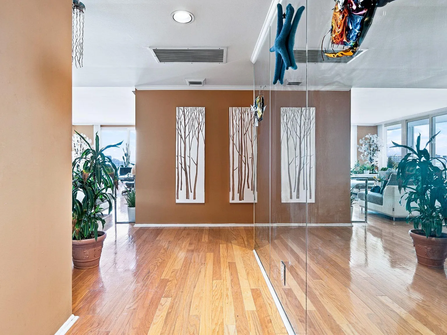 3 bed, 3.0 bath, 1959 sqft, $9,000 — Photo 4