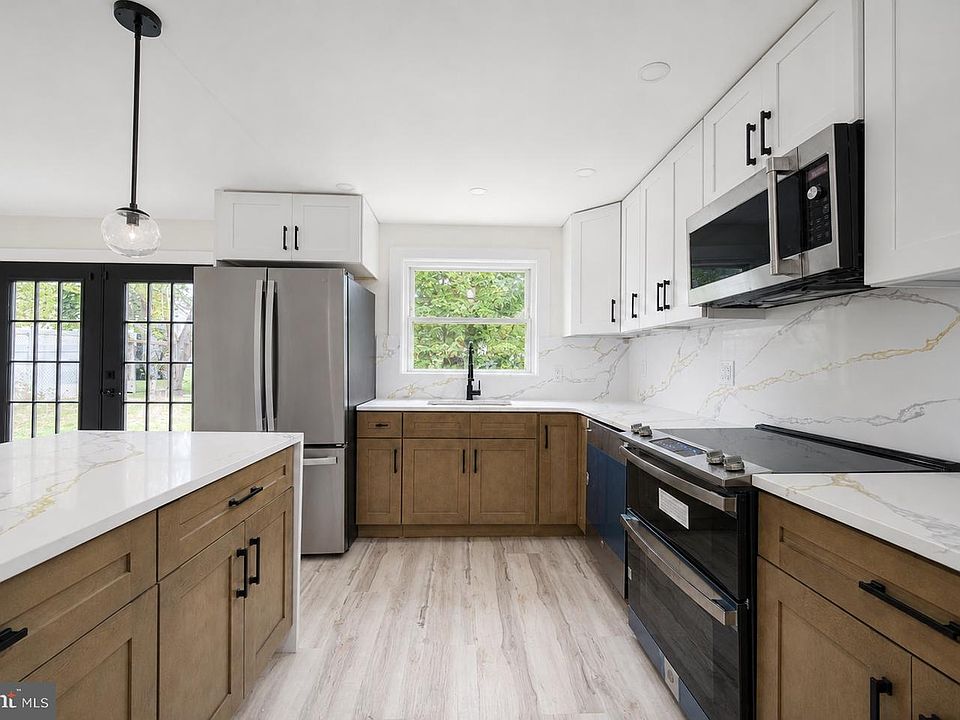 1st image of 125 W Thompson Ave
