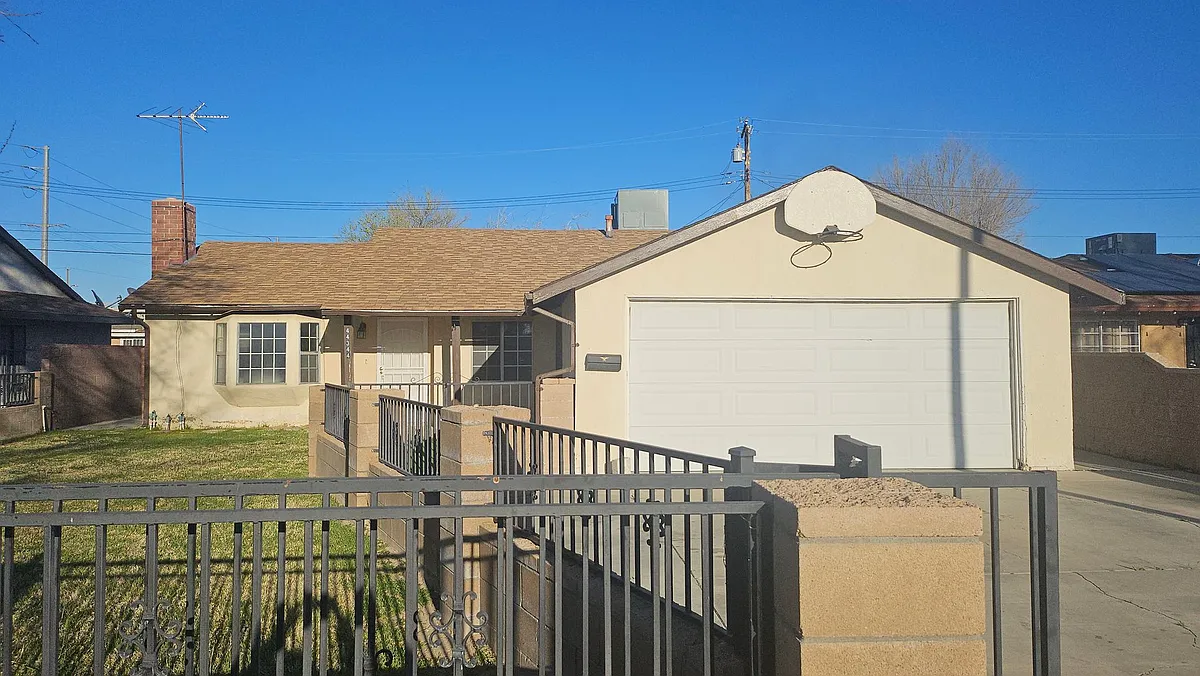 Building Photo - 44344 Sundell Ave
