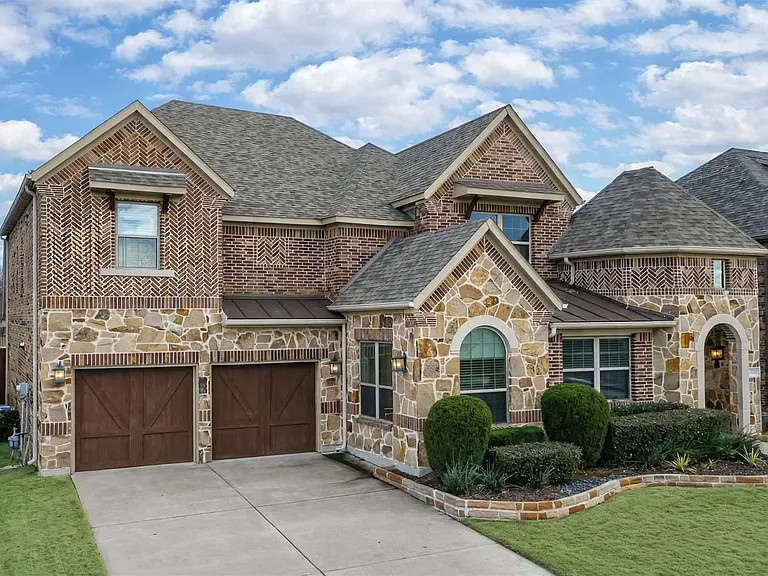 2805 Walnut Creek Ln — Photo 1