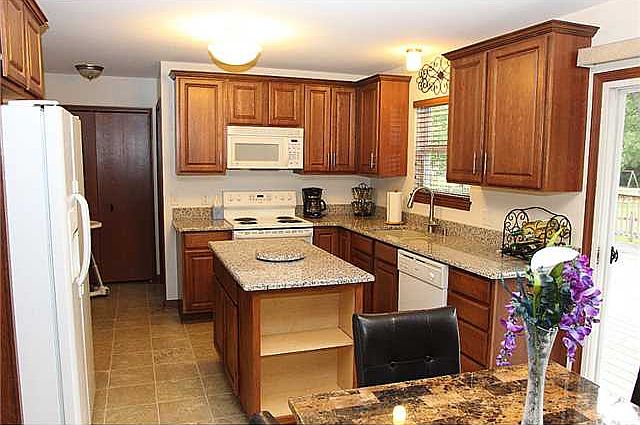 1st image of 489 Nora Dr