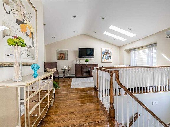 4th image of 2797 Bellmore Ave
