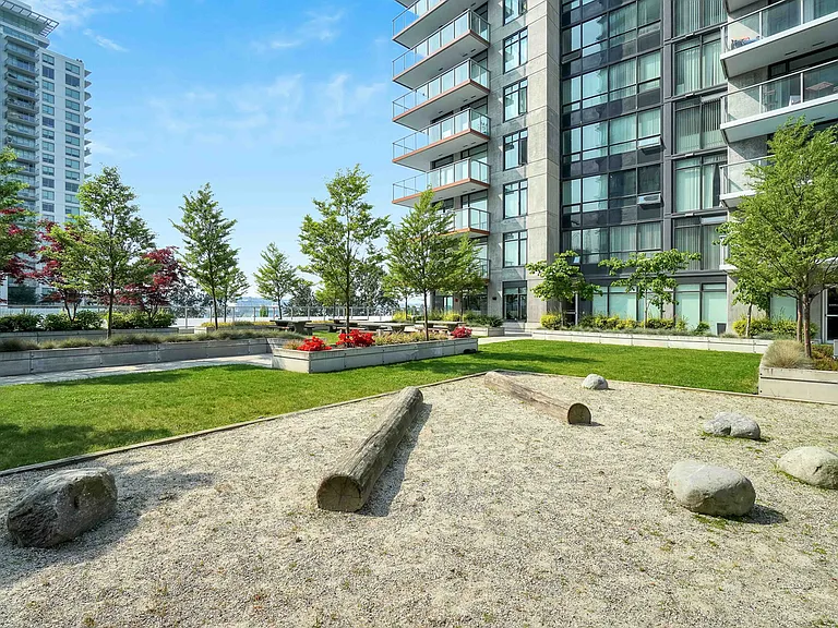 900 Carnarvon St — Photo 12