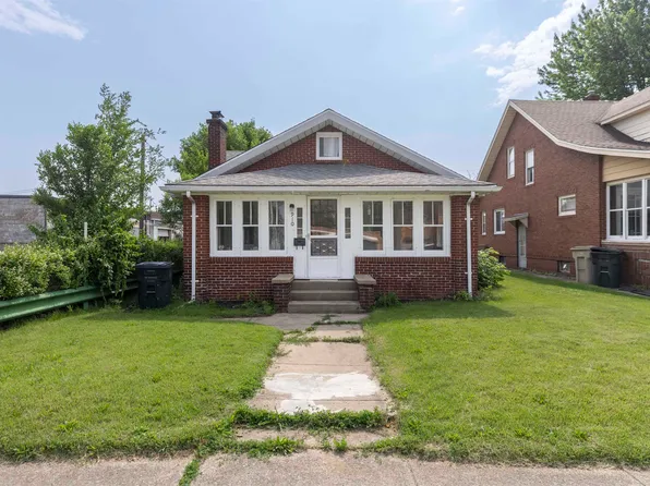 910 S Twyckenham Dr, South Bend, IN 46615