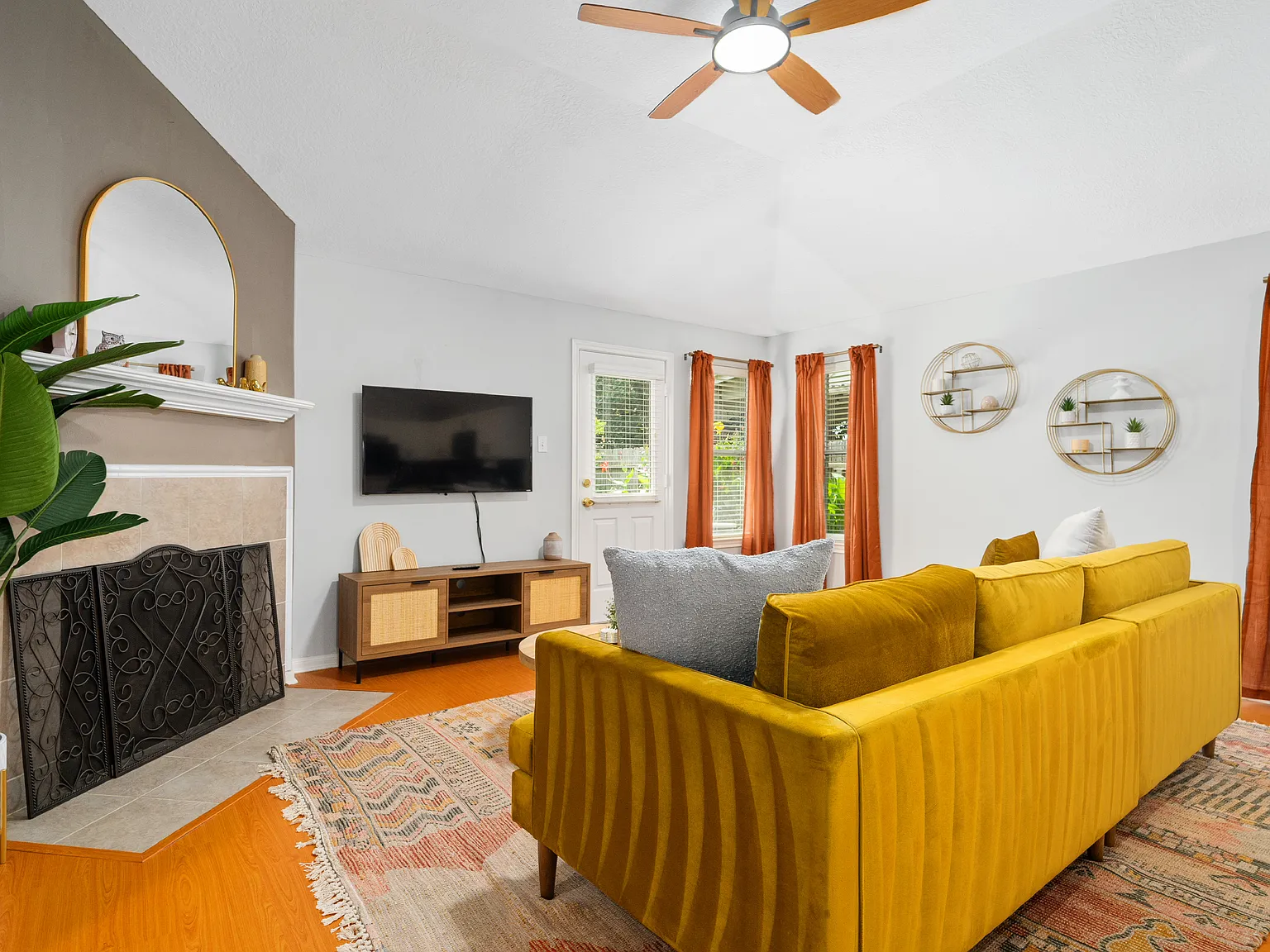 3 bed, 1449 sqft, $4,000 — Photo 3