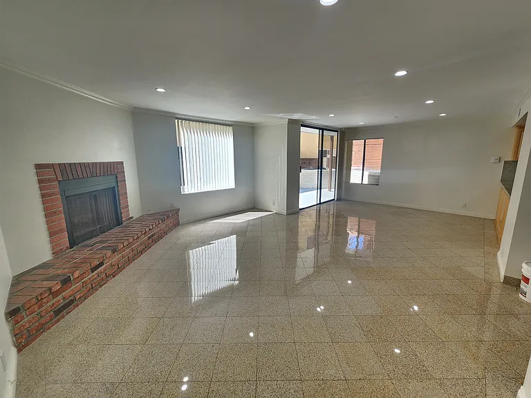 626 N Isabel St #202 — Photo 40