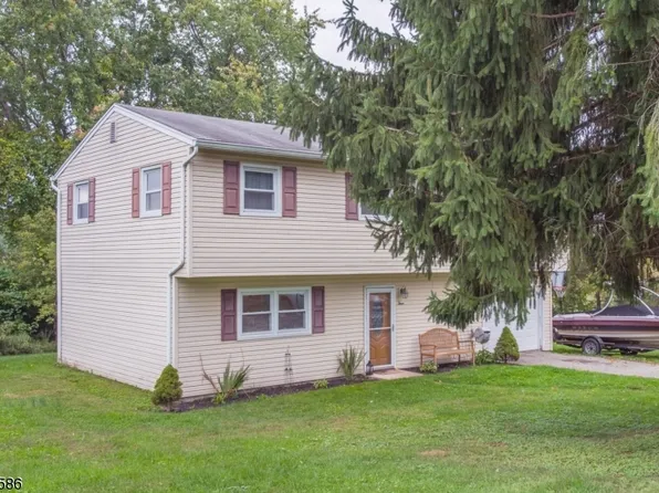 3 Hadowanetz Dr, Ogdensburg, NJ 07439