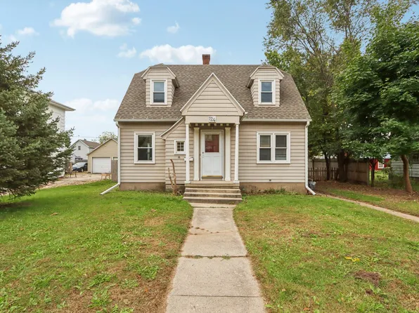 124 W Franklin St, Portage, WI 53901