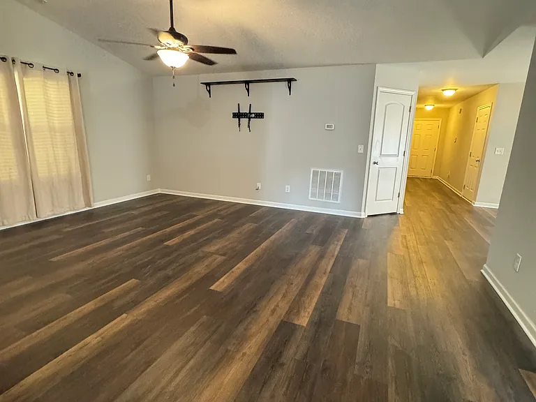 1617 Friendly Rd — Photo 19