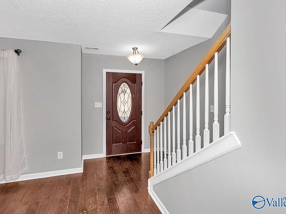 3rd image of 118 Greenclover Ln