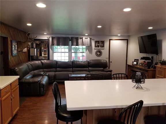 4th image of 18 Stoney Oak Cir