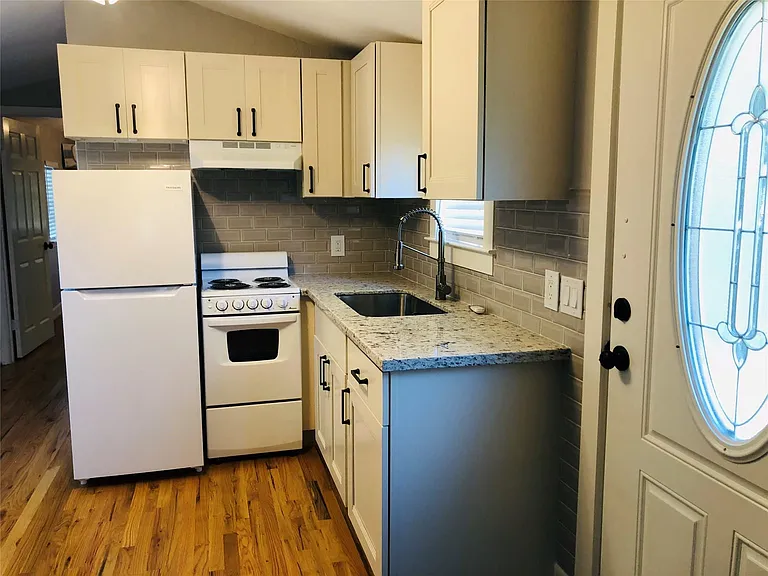 734A McDaniel St — Photo 9