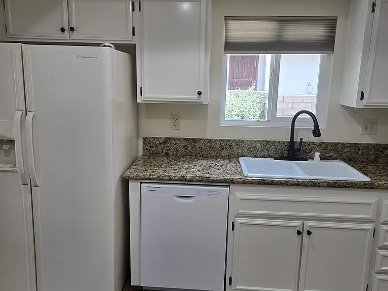 2150 Catalpa Ct — Photo 8