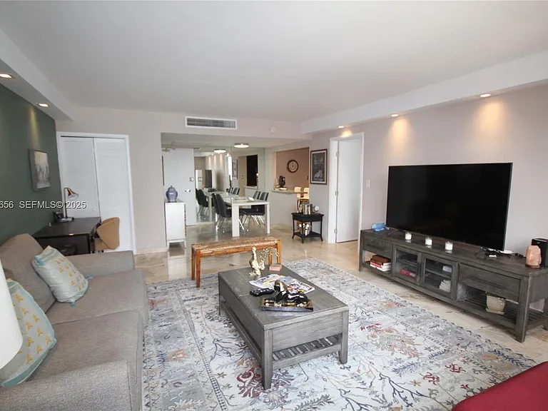 5161 Collins Ave #1610 — Photo 5