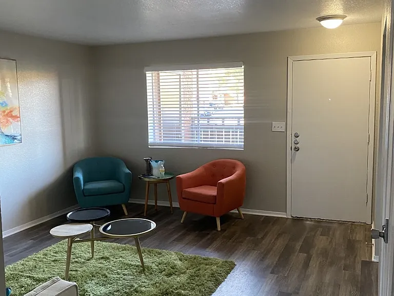 Sand Pebble Apartments — Photo 75