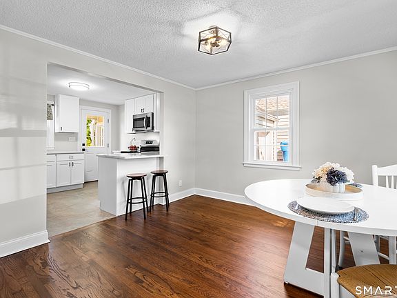 4th image of 64 Fanway Avenue