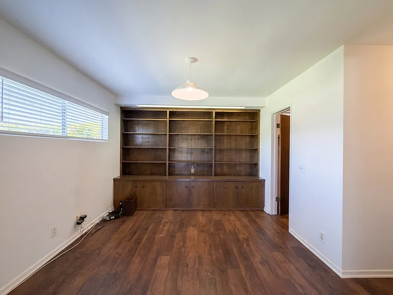 962 N Calmgrove Ave — Photo 9