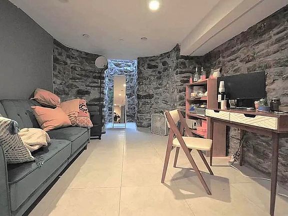 3rd image of 132 New York Ave APT 1B