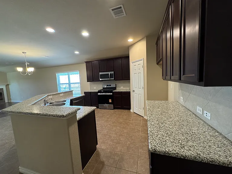 2108 Megan Creek Dr — Photo 4