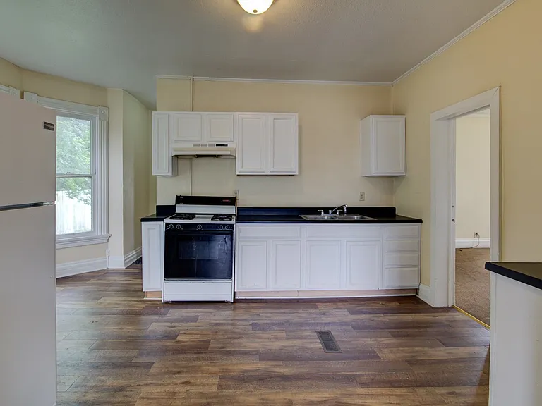 2530 7th Ave — Photo 3